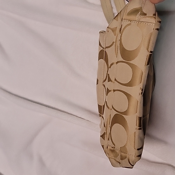 Coach Purse 👛 - Picture 7 of 13